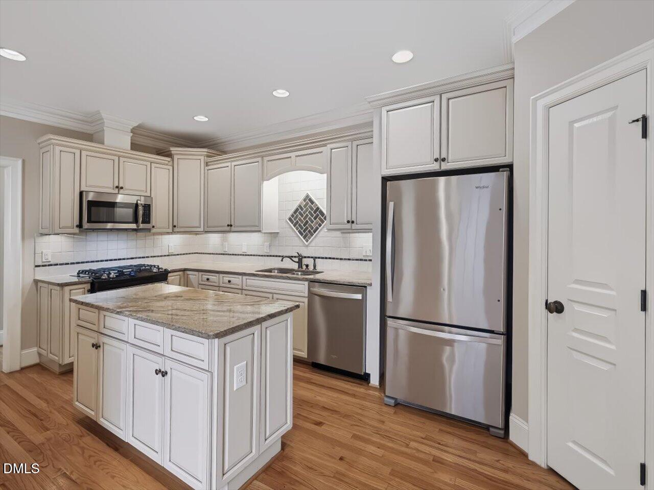 815 Running Brook Trail Raleigh, NC 27609 - Photo 28 of 96 28-Kitchen