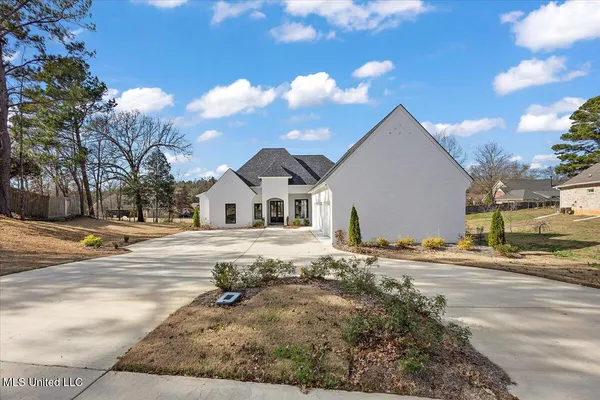 $595,000 | 111 Grand Oak Boulevard, Clinton, MS 39056