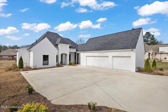 $595,000 | 111 Grand Oak Boulevard, Clinton, MS 39056