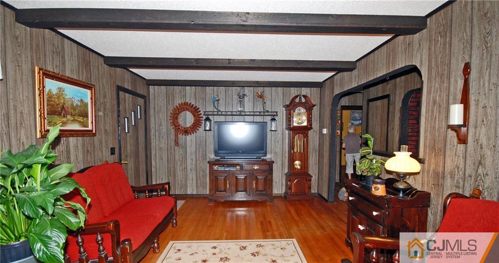 518 Decatur Avenue Middlesex, NJ 08846 - Photo 3 of 25 Gallery Image 3