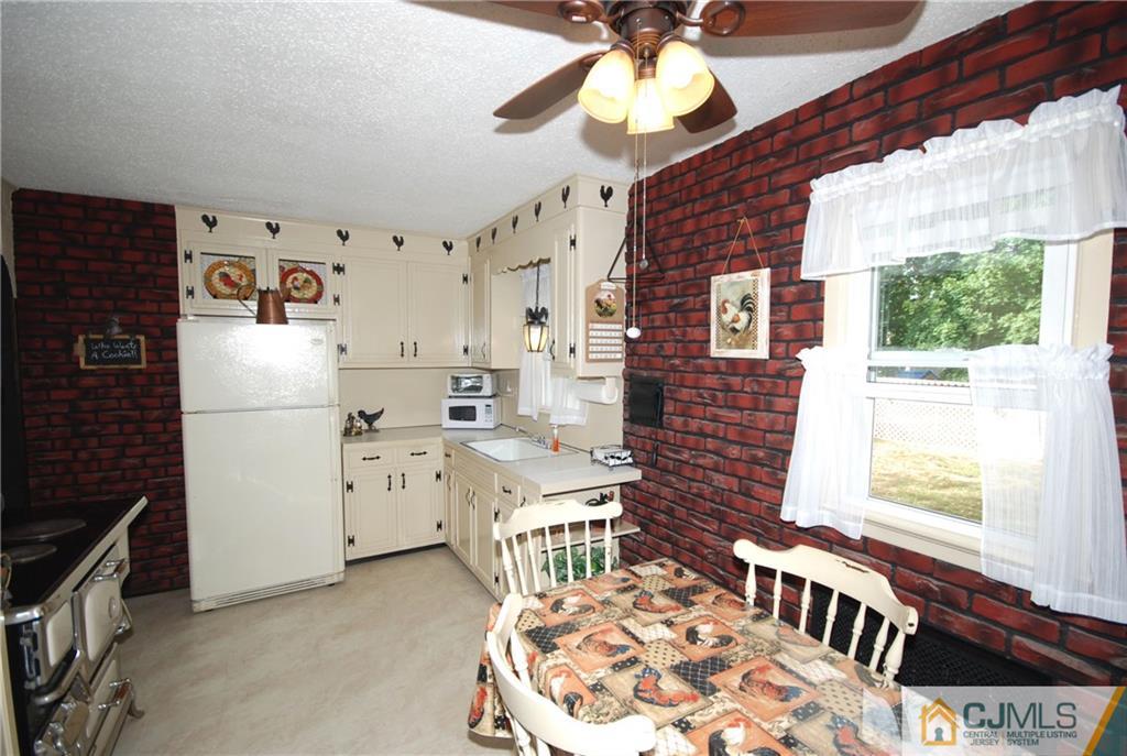 518 Decatur Avenue Middlesex, NJ 08846 - Photo 6 of 25 Gallery Image 6