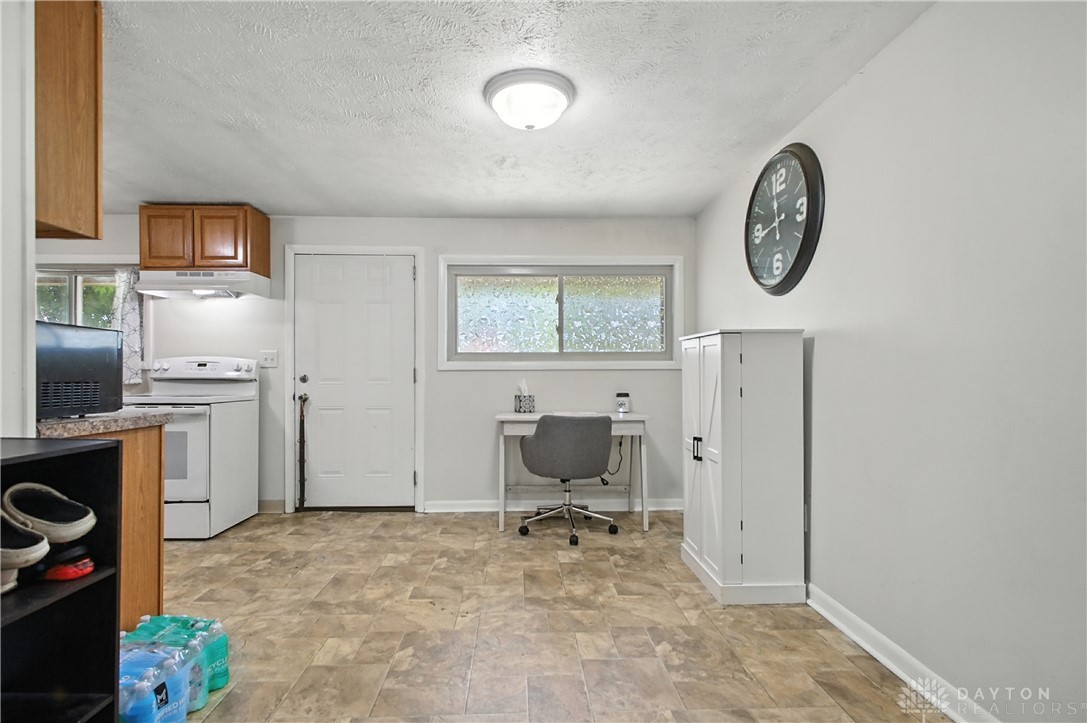 4796 Lamme Road Dayton, OH 45439 - Photo 8 of 28