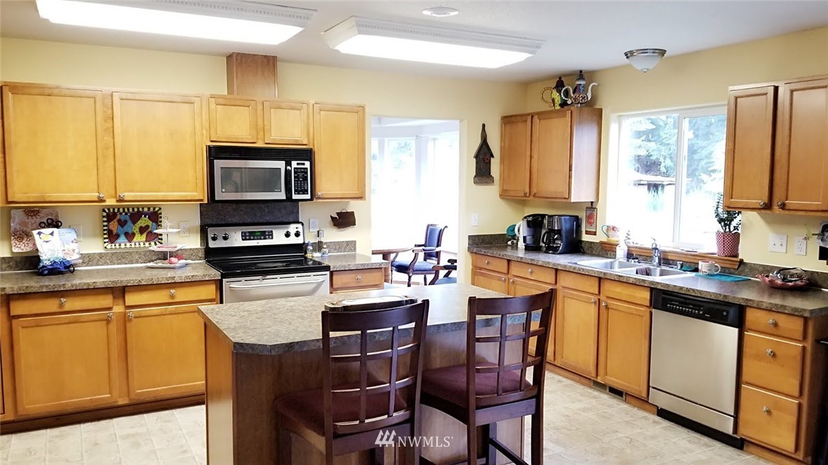 8540 176th Avenue Southwest Rochester, WA 98579 - Photo 8 of 25