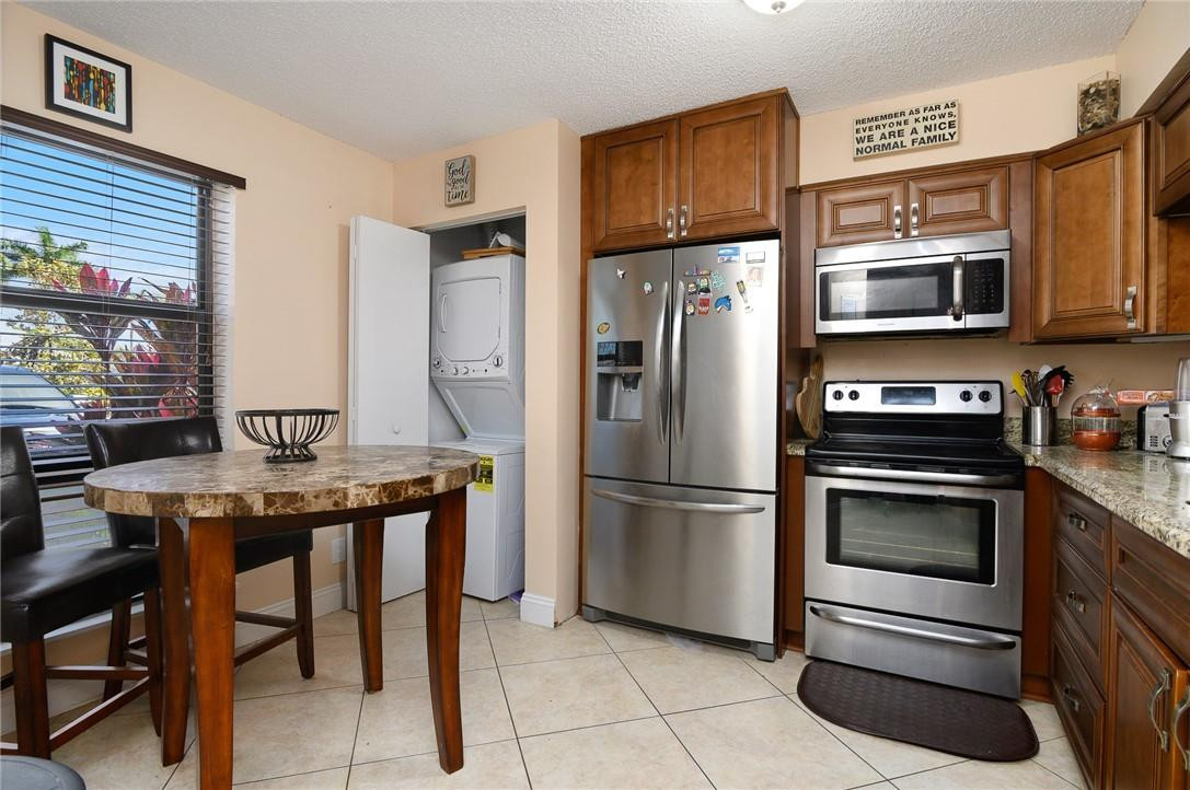 9094 Southwest 21st Court, Unit B Boca Raton, FL 33428 - Photo 2 of 14 Photo 2