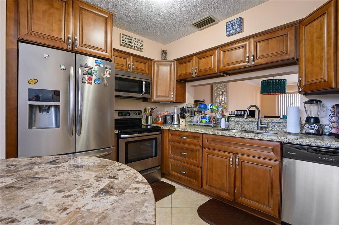 9094 Southwest 21st Court, Unit B Boca Raton, FL 33428 - Photo 3 of 14 Photo 3