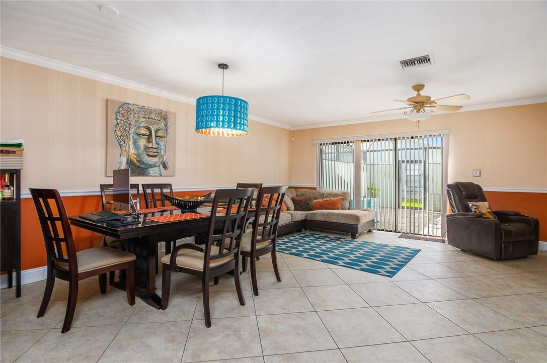 9094 Southwest 21st Court, Unit B Boca Raton, FL 33428 - Photo 4 of 14 Photo 4