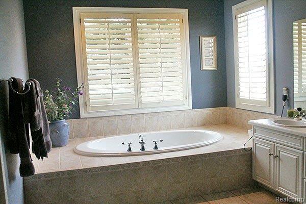 4685 Goodison Pl Drive Rochester, MI 48306 - Photo 6 of 11 Lovely master bath