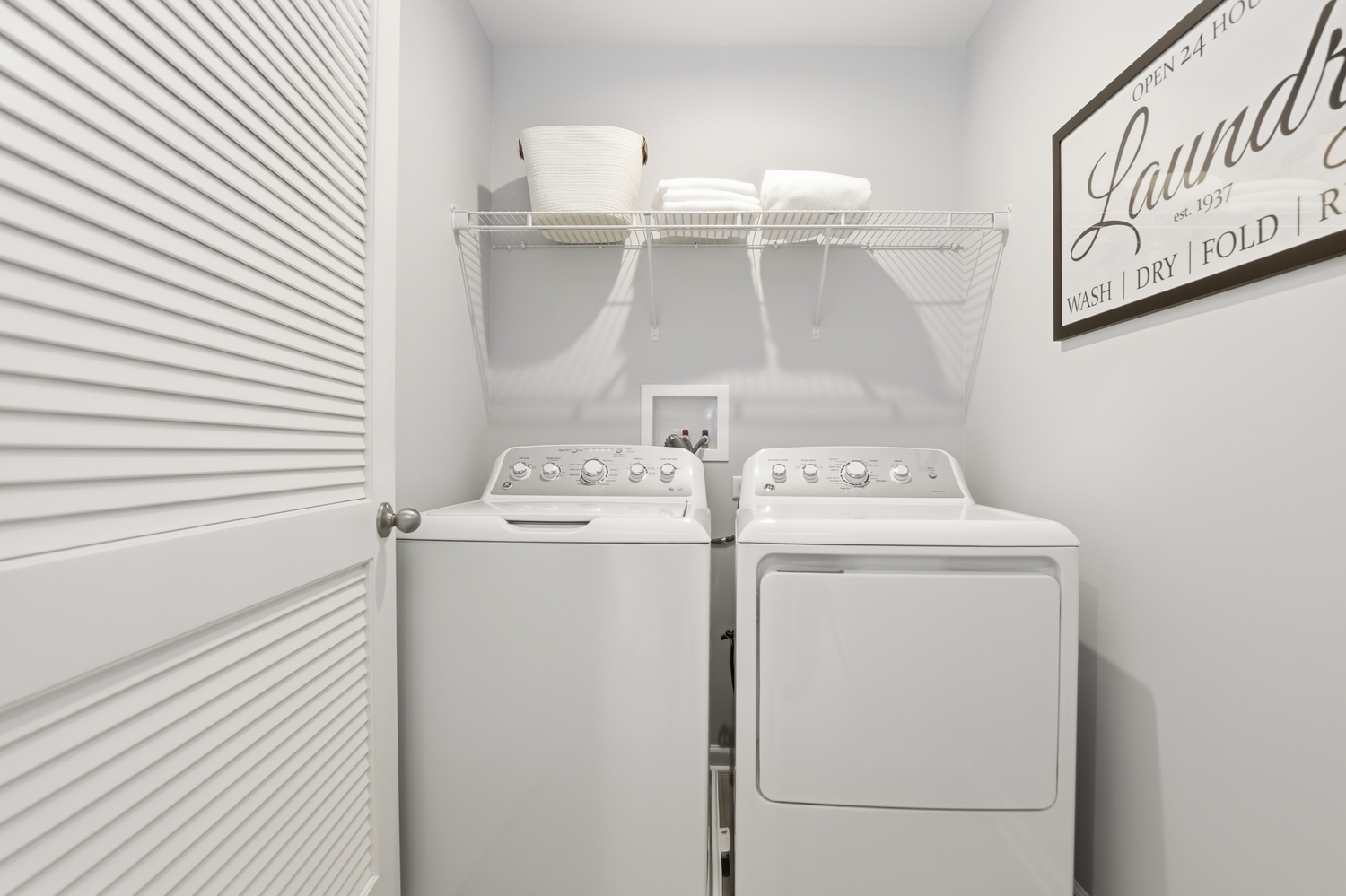 1725 Sunglow Lane DeKalb, IL 60115 - Photo 10 of 20 a utility room with dryer and washer