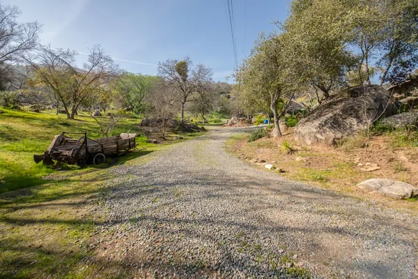 $470,000 | 37129 Pebble Lane, Squaw Valley, CA 93675