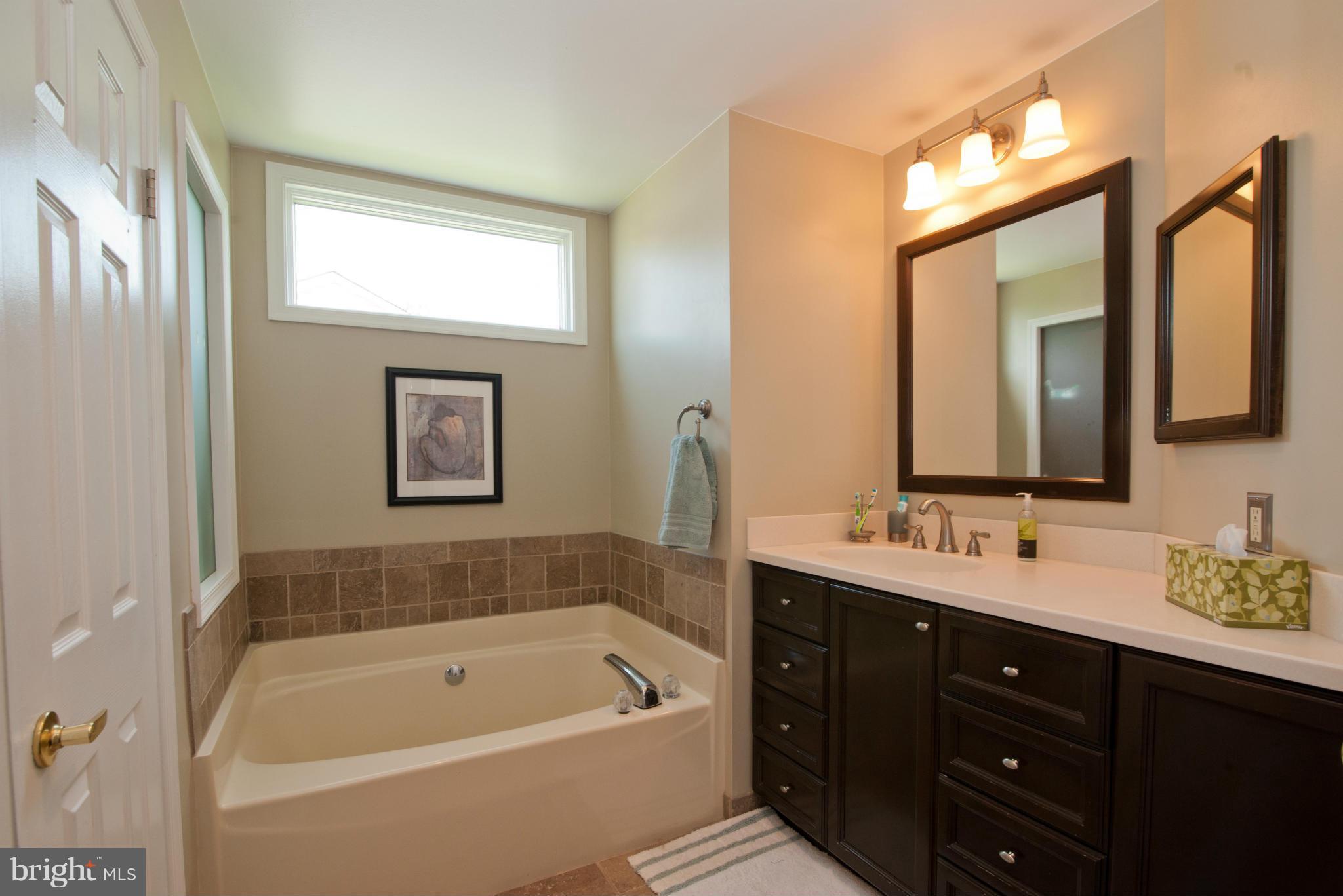 9103 Gardenia Road Baltimore, MD 21236 - Photo 18 of 27 Bath (Master)