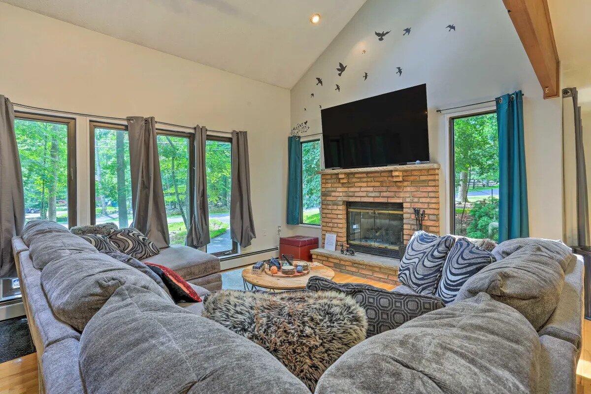 348 Fernwood Drive East Stroudsburg, PA 18301 - Photo 11 of 35 IMG_0735