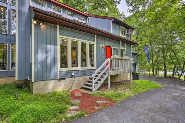 $375,000 | 348 Fernwood Drive, East Stroudsburg, PA 18301