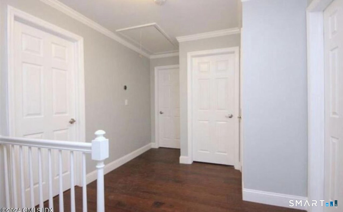 5 Griffith Road Greenwich, CT 06878 - Photo 13 of 34 Second-floor hallway providing convenient access to all bedrooms and bathrooms.