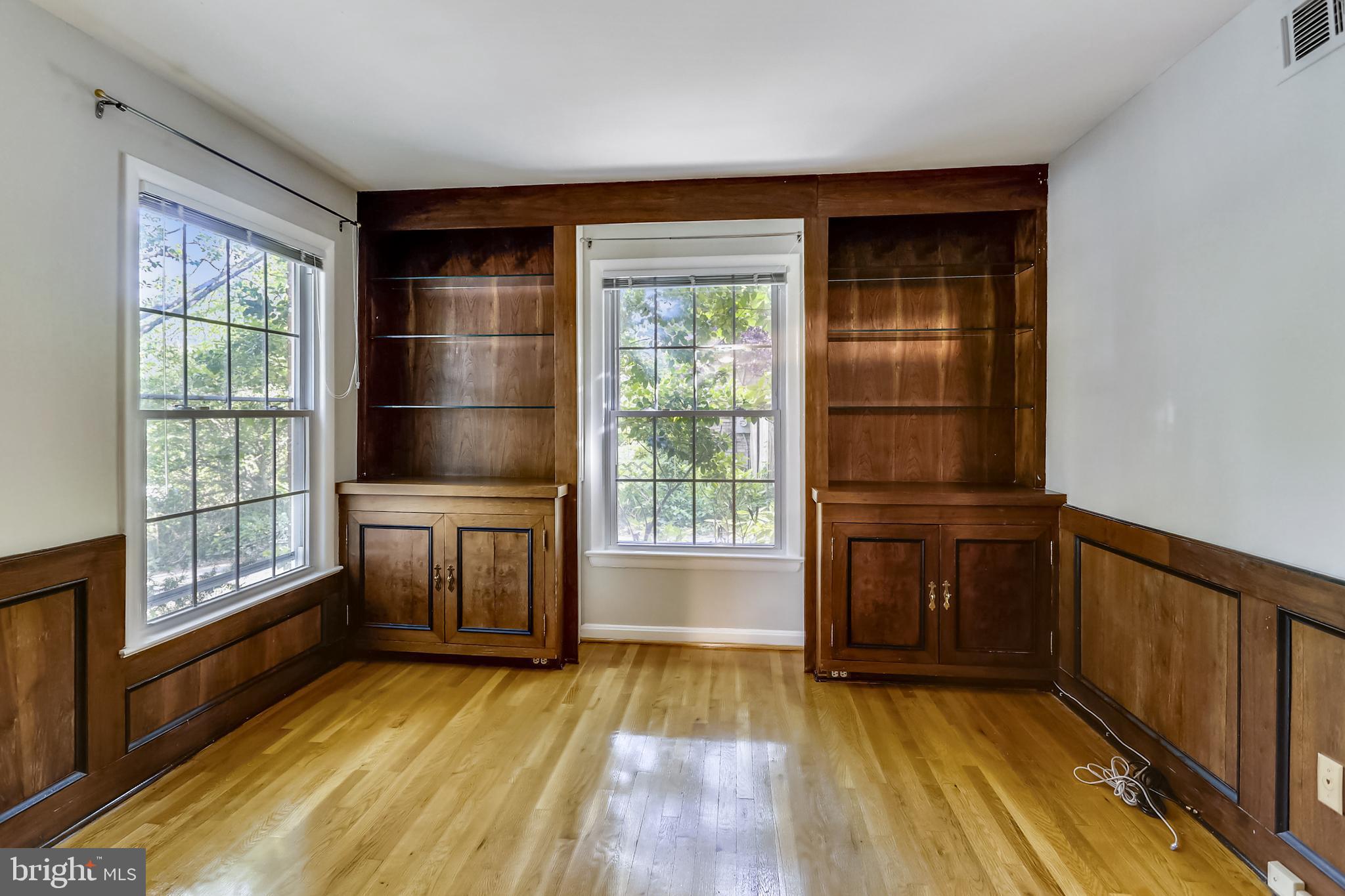11909 Seven Locks Road Potomac, MD 20854 - Photo 13 of 43 With built-ins!