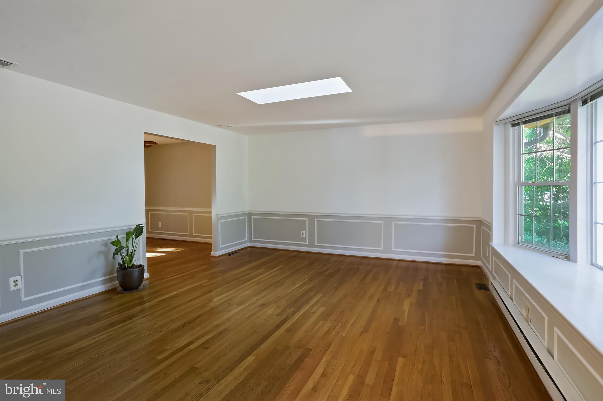 11909 Seven Locks Road Potomac, MD 20854 - Photo 4 of 43 Full of light living room