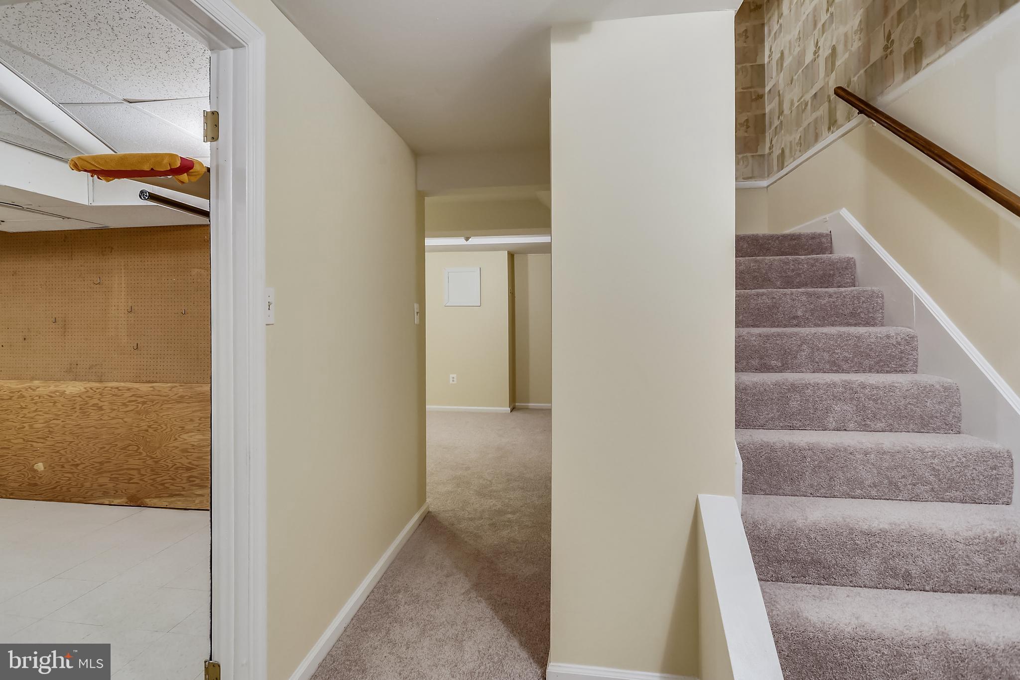 11909 Seven Locks Road Potomac, MD 20854 - Photo 32 of 43 Lower level landing