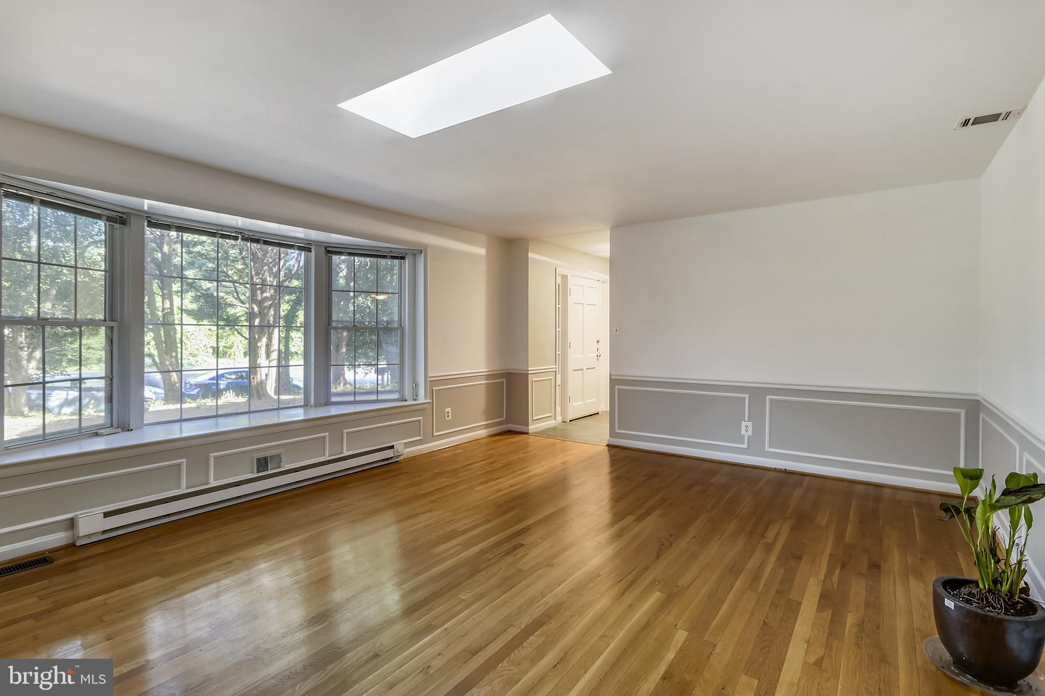 11909 Seven Locks Road Potomac, MD 20854 - Photo 5 of 43 Very spacious with beautiful bay window!