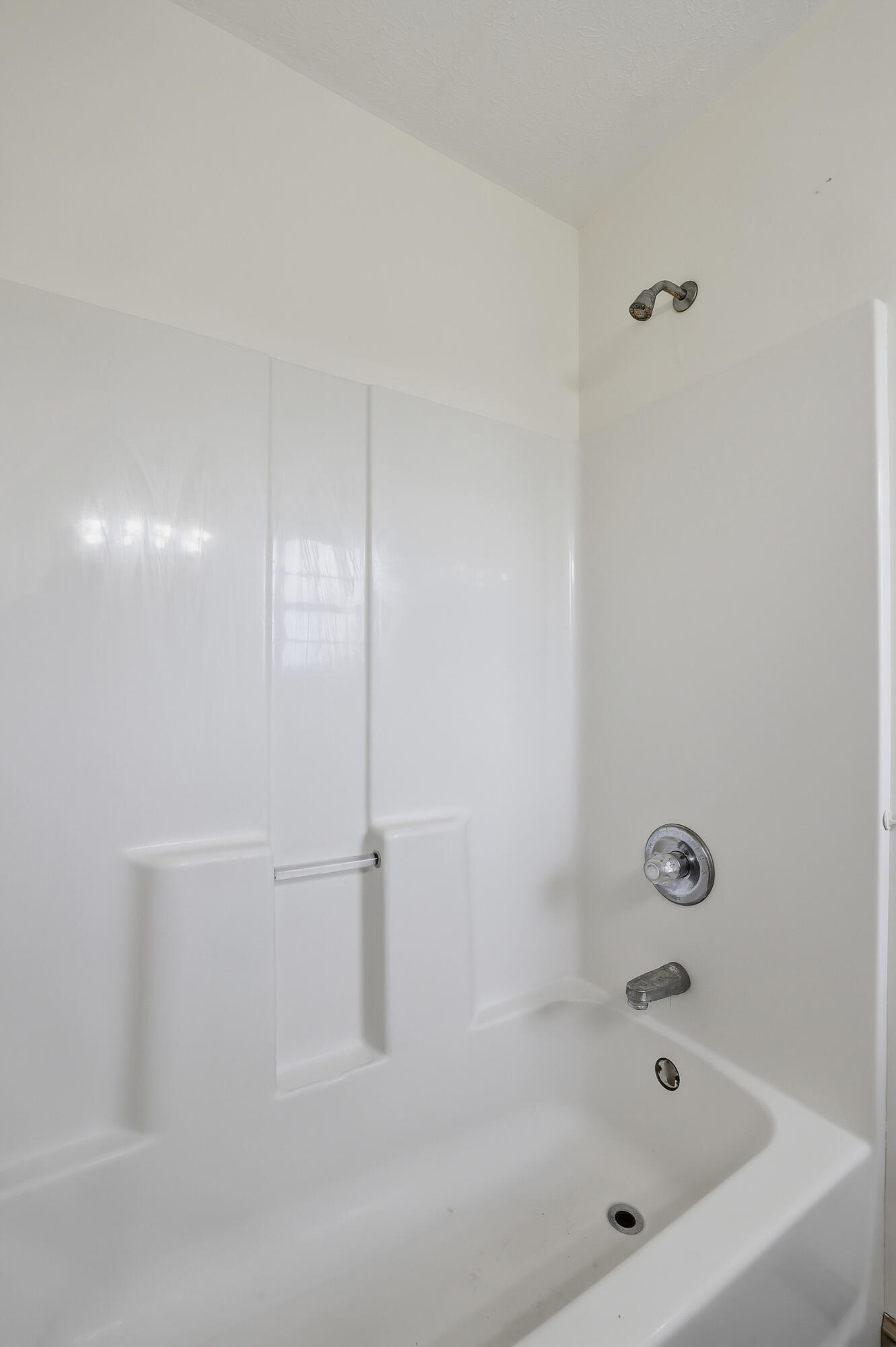 8100 Lebanon Road Danville, KY 40422 - Photo 29 of 40 Primary Bathroom