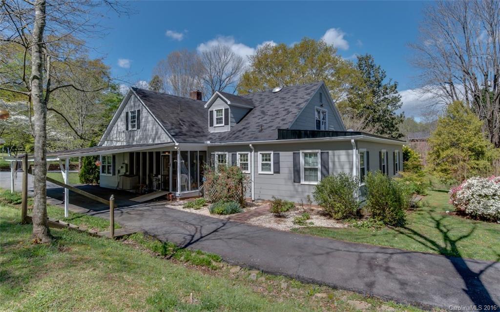 194 Harris Street Rutherfordton, NC 28139 - Photo 2 of 24 a front view of a house with a garden