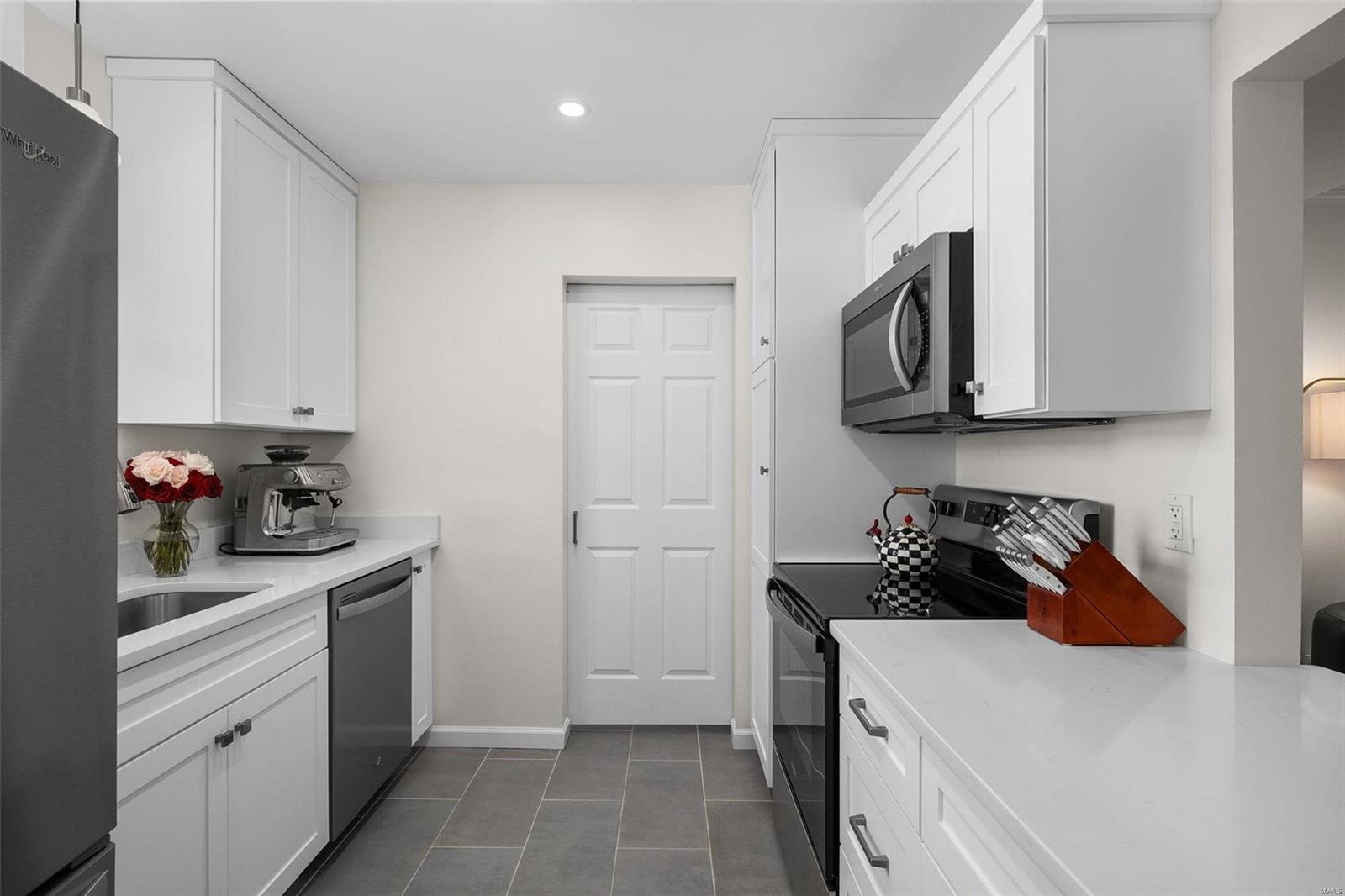 9174 Eager Road St. Louis, MO 63144 - Photo 13 of 32 Gallery Image 13