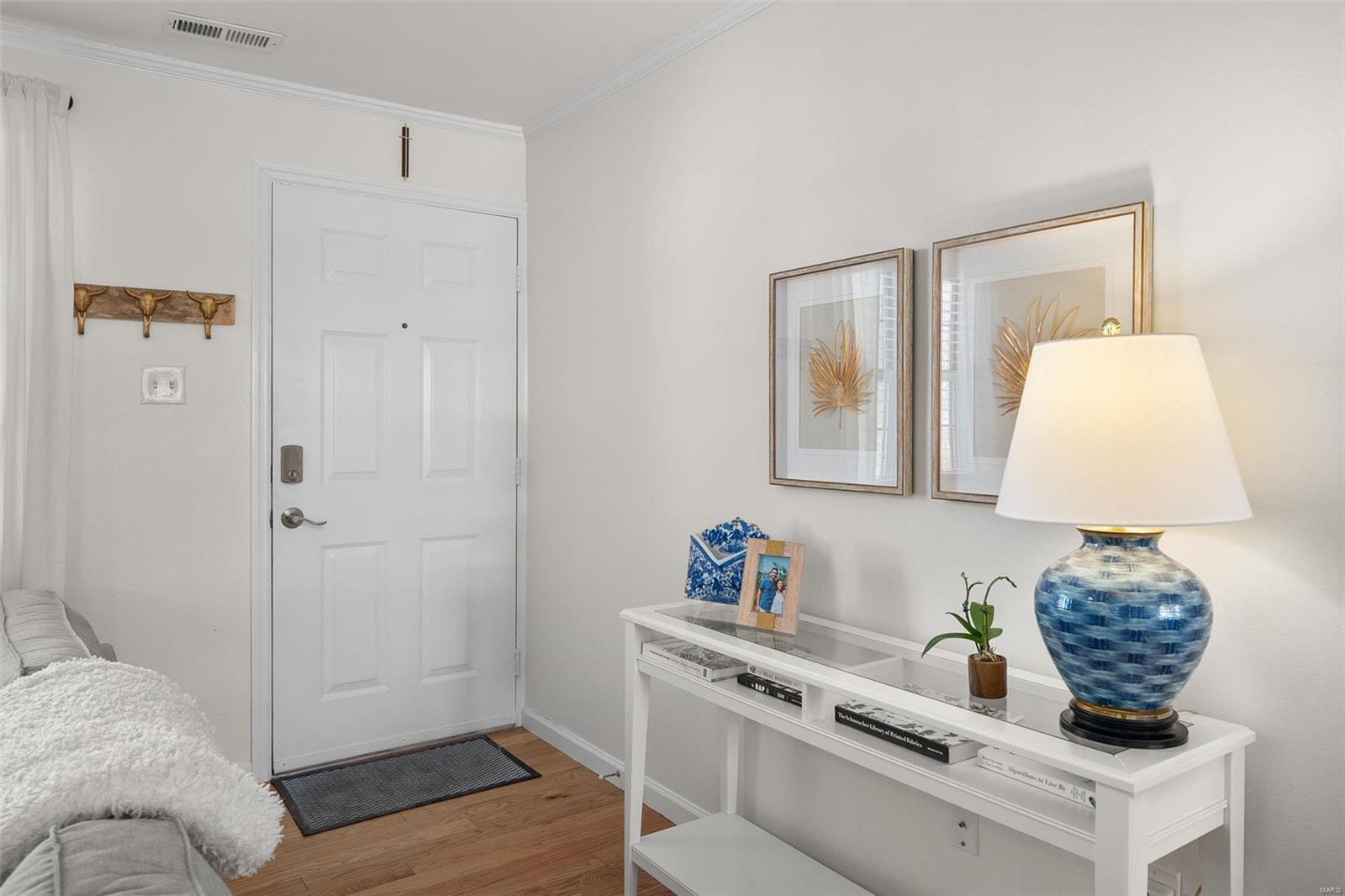 9174 Eager Road St. Louis, MO 63144 - Photo 3 of 32 Gallery Image 3