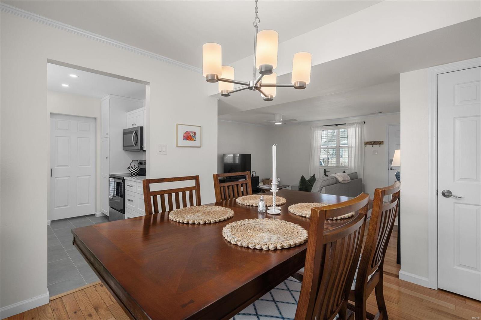 9174 Eager Road St. Louis, MO 63144 - Photo 8 of 32 Gallery Image 8