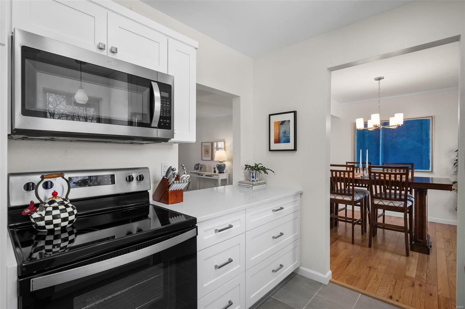 9174 Eager Road St. Louis, MO 63144 - Photo 9 of 32 Gallery Image 9