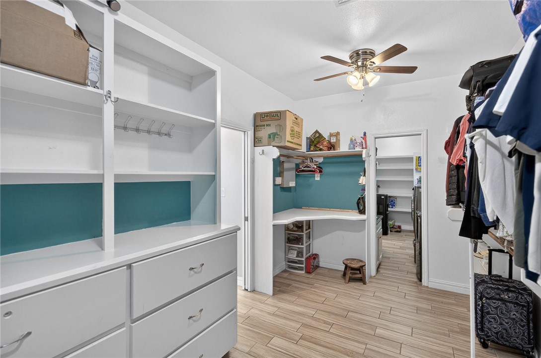 15614 Cuttysark Street Corpus Christi, TX 78418 - Photo 27 of 40 Primary closet w/ laundry access