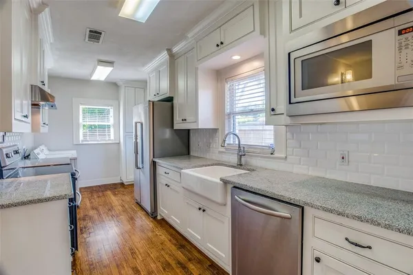 $3,000 | 4011 West 7th Street, Fort Worth, TX 76107