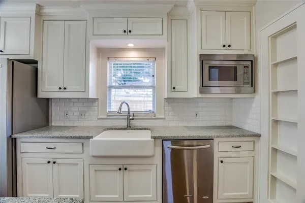 $3,000 | 4011 West 7th Street, Fort Worth, TX 76107