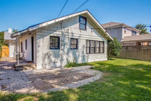 $3,000 | 4011 West 7th Street, Fort Worth, TX 76107