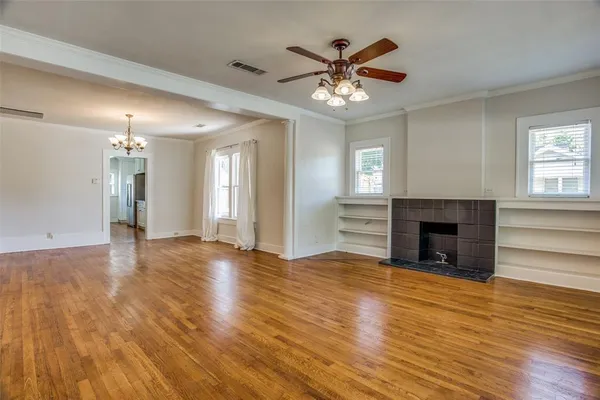 $3,000 | 4011 West 7th Street, Fort Worth, TX 76107