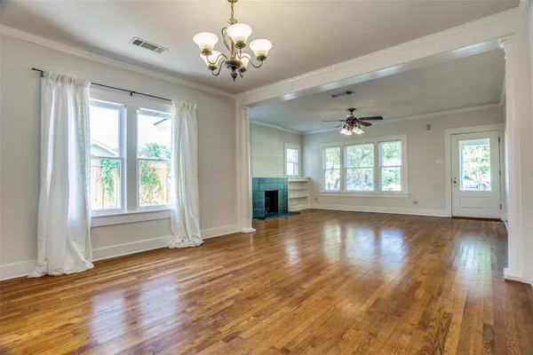 $3,000 | 4011 West 7th Street, Fort Worth, TX 76107