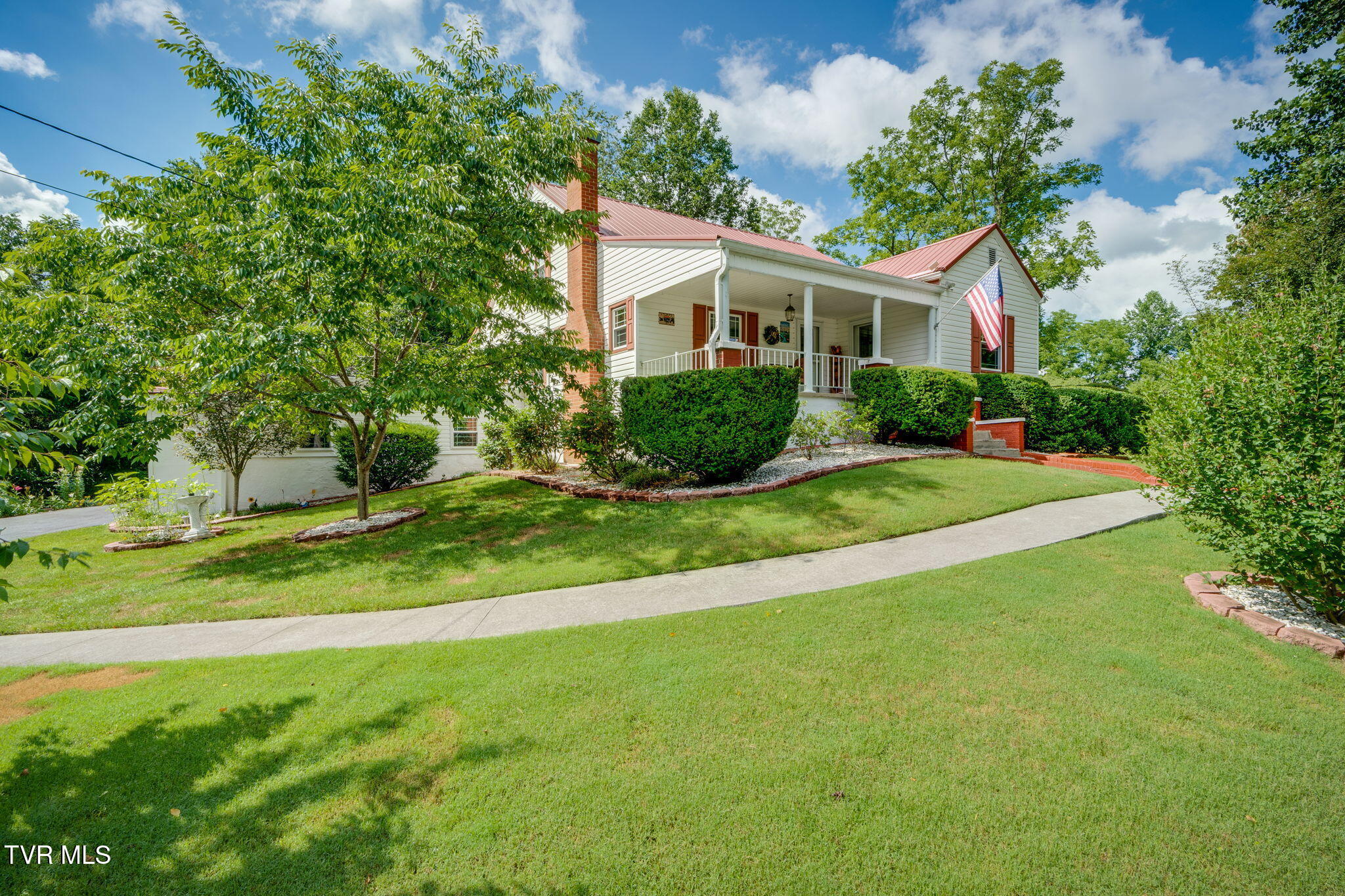 1384 Walnut Grove Road Bluff City, TN 37618 - Photo 2 of 43 002