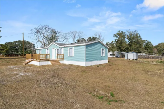 a view of backyard of house