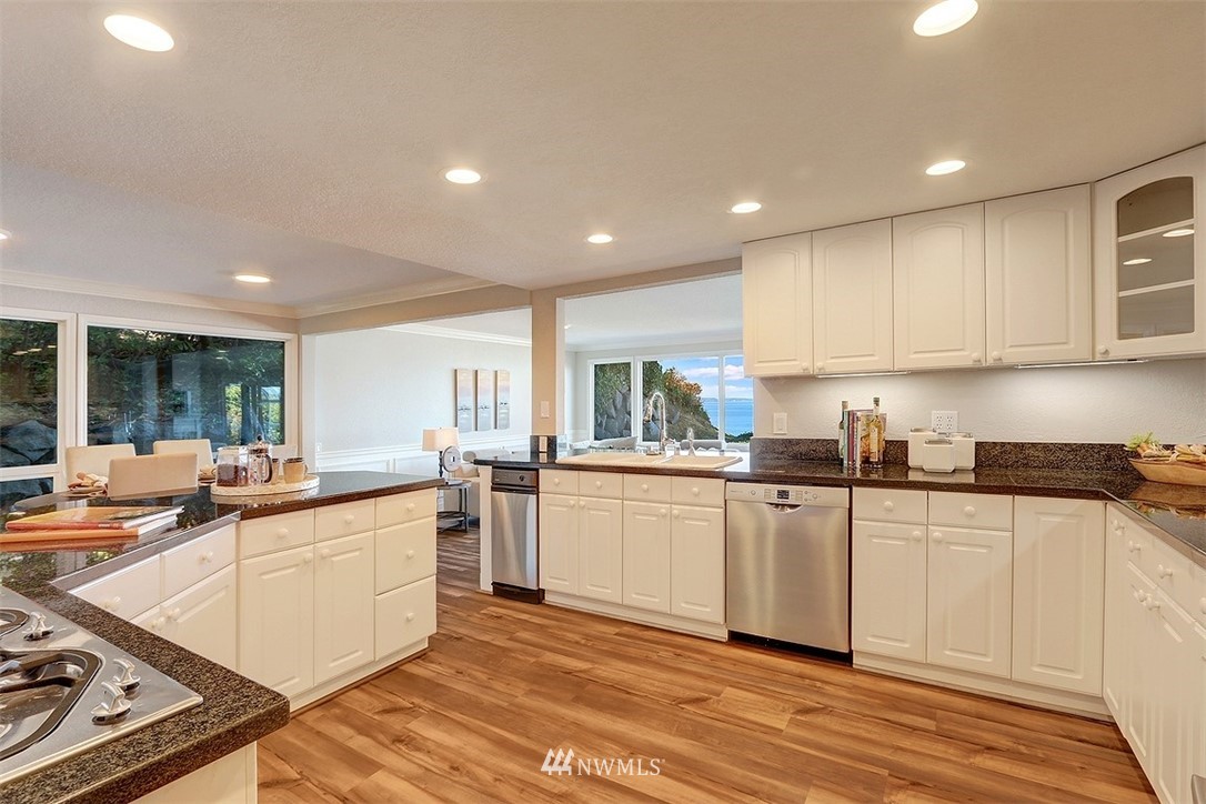 8001 Talbot Road Edmonds, WA 98026 - Photo 11 of 40