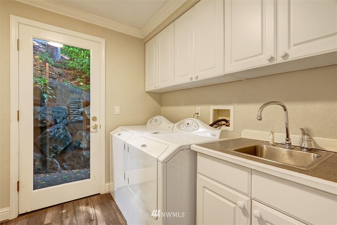 8001 Talbot Road Edmonds, WA 98026 - Photo 17 of 40