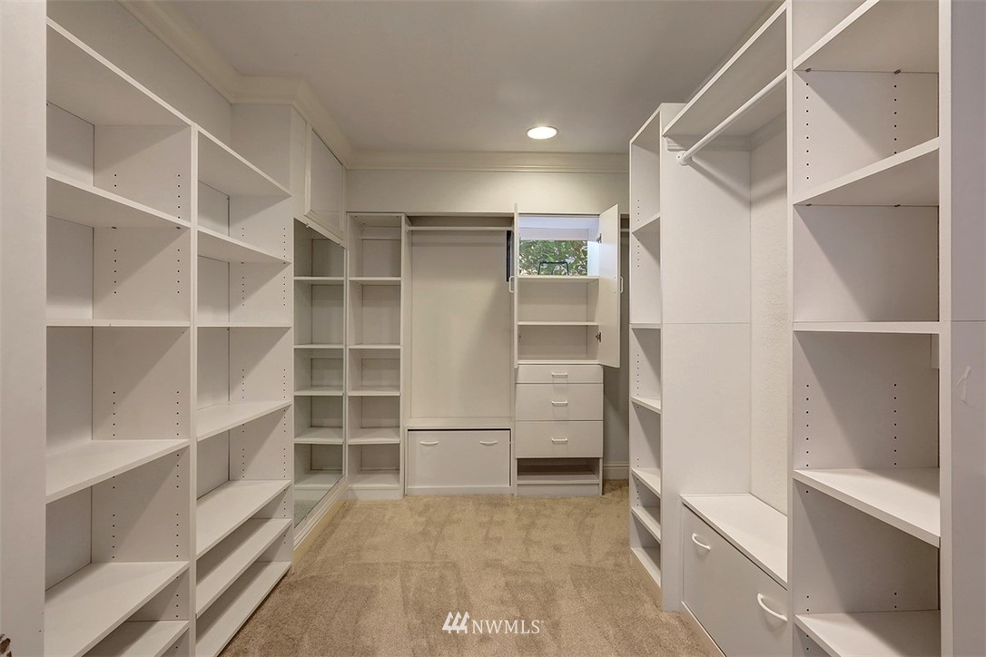 8001 Talbot Road Edmonds, WA 98026 - Photo 25 of 40