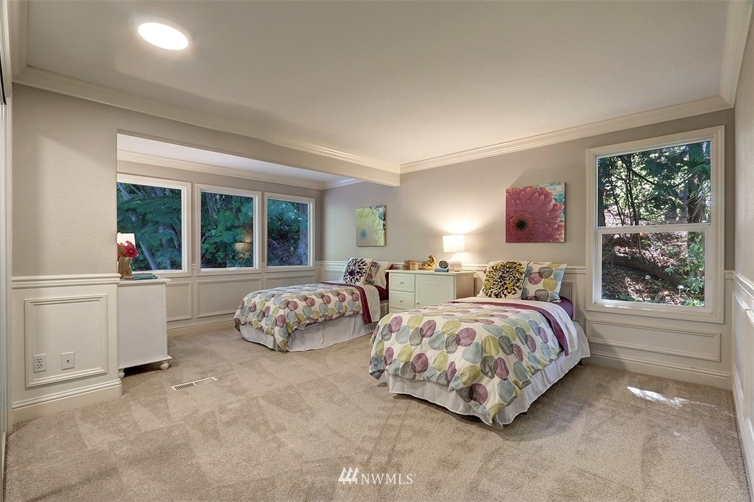 8001 Talbot Road Edmonds, WA 98026 - Photo 28 of 40