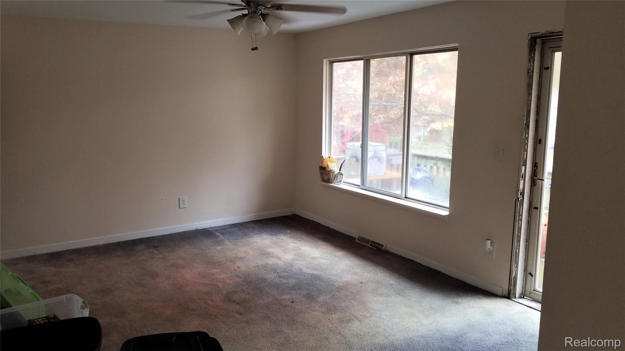 5641 Sally Road Clarkston, MI 48348 - Photo 4 of 7 dining.jpg