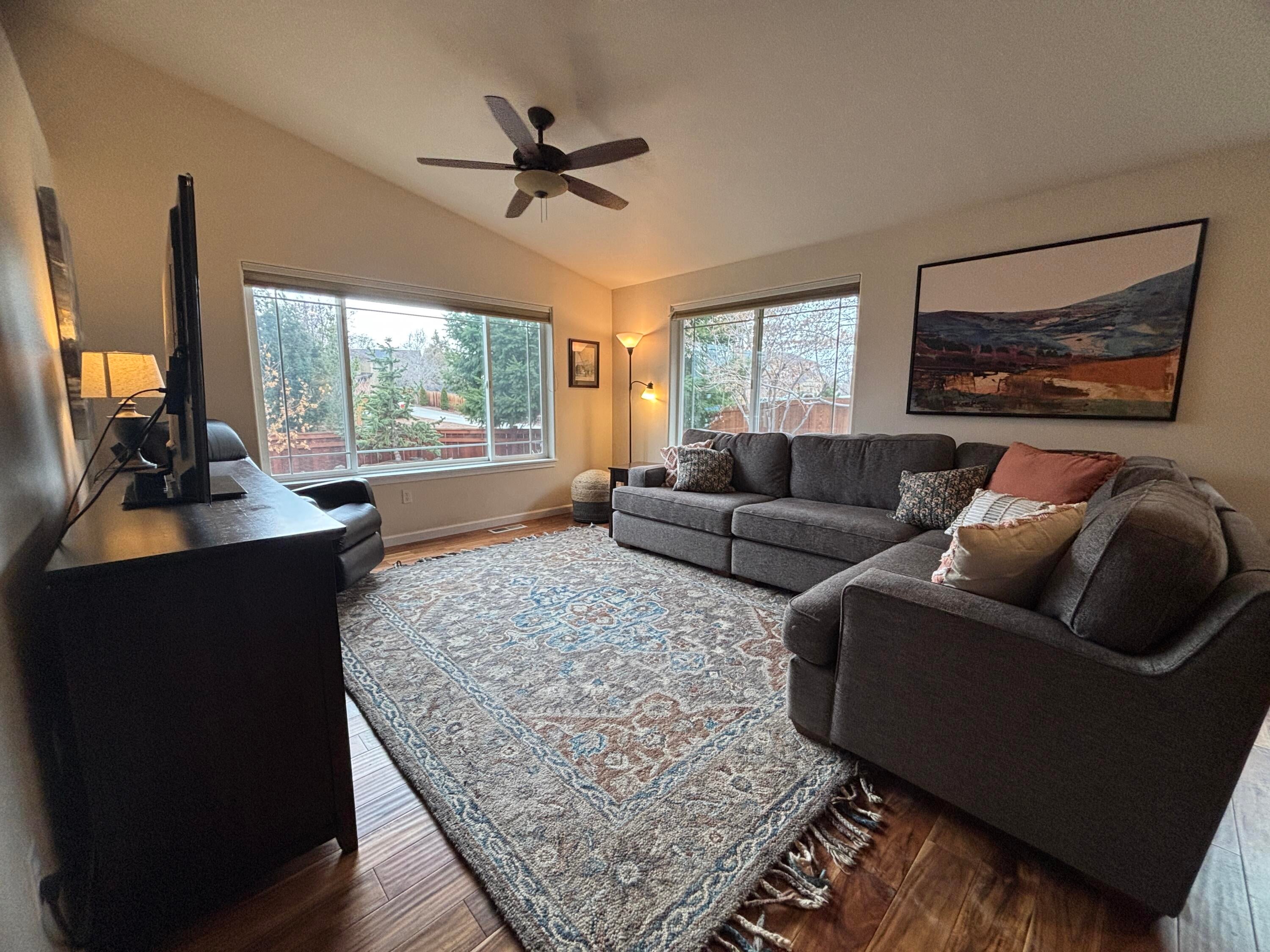 21224 Keyte Road Bend, OR 97701 - Photo 7 of 40 Living Room
