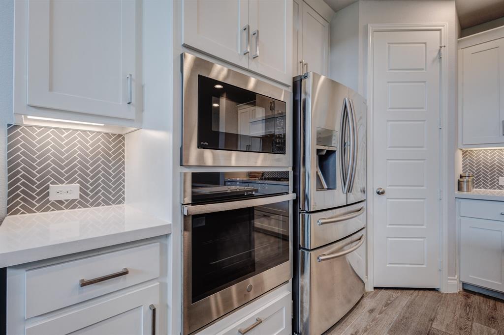 830 Knoxbridge Road Forney, TX 75126 - Photo 15 of 36 a kitchen with stainless steel appliances and cabinets