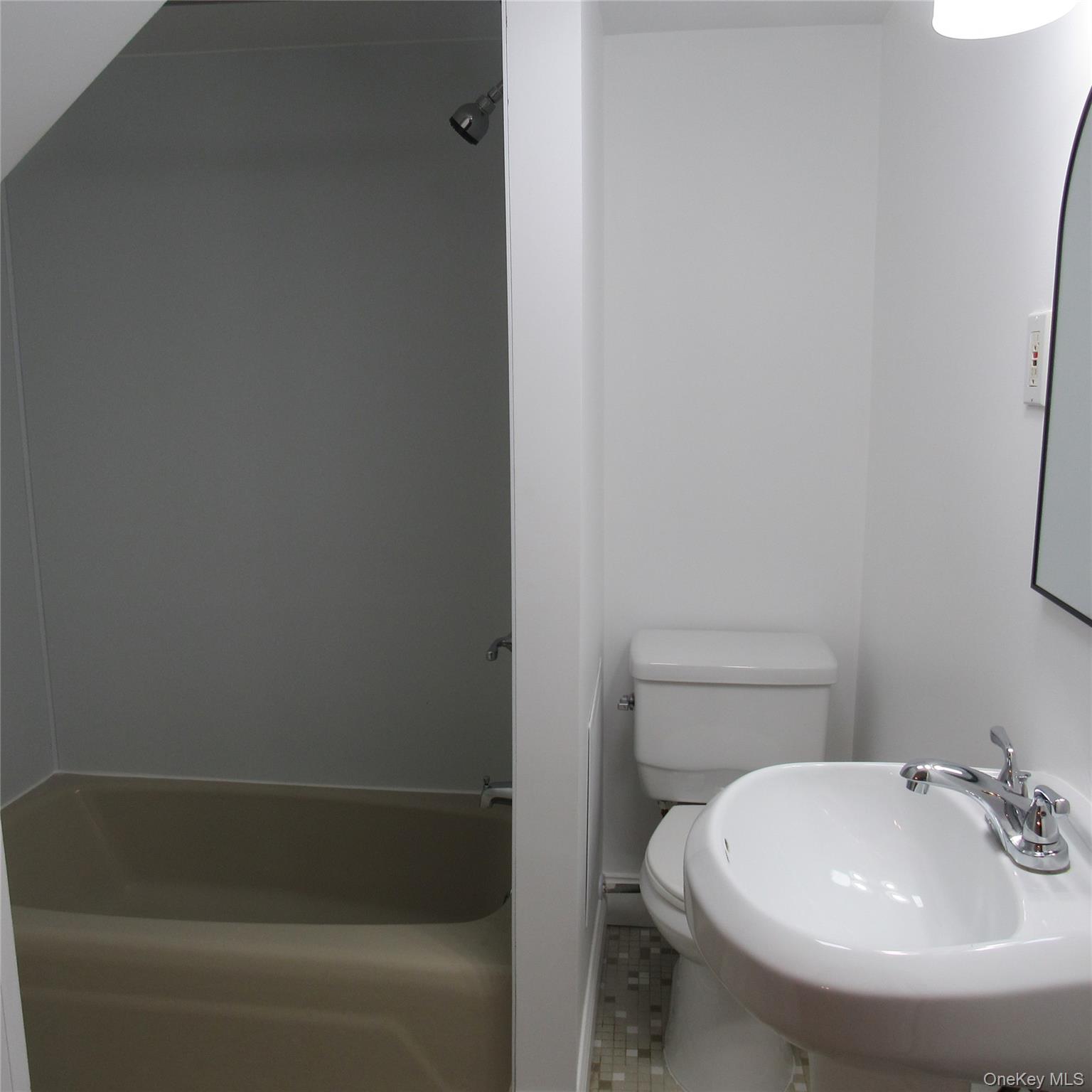 35 Taylor Avenue, Unit 2 Poughkeepsie, NY 12601 - Photo 17 of 19 Full bathroom with a tub in the 2nd bedroom