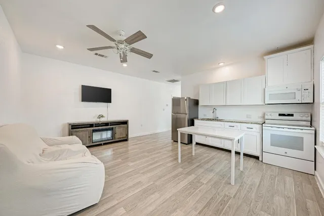 $395,000 | 114 Crepe Myrtle Parkway, Elgin, TX 78621