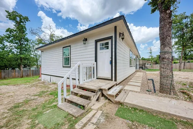 $395,000 | 114 Crepe Myrtle Parkway, Elgin, TX 78621