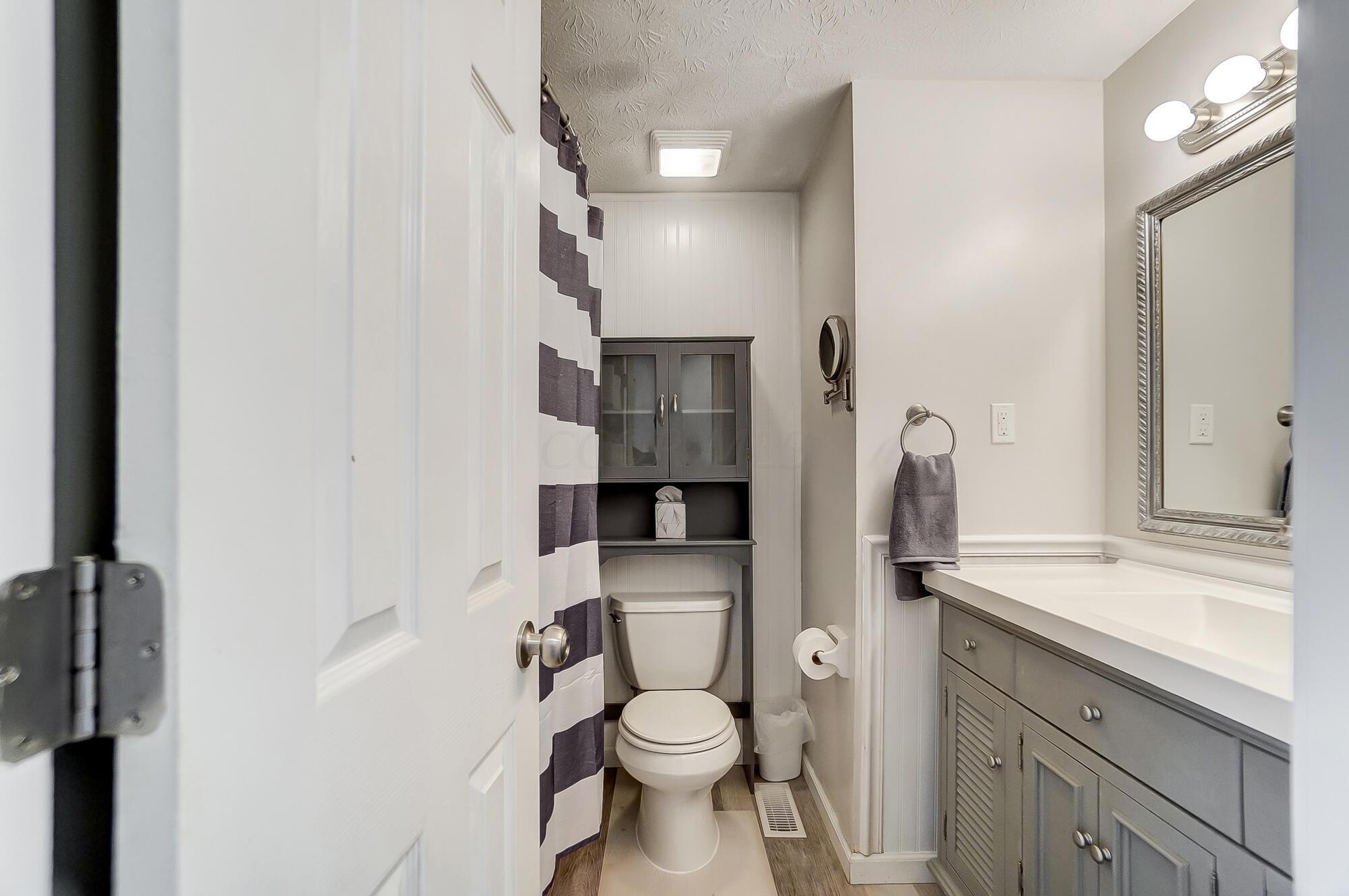 3075 Whitlow Road Columbus, OH 43232 - Photo 19 of 45 Full Bath
