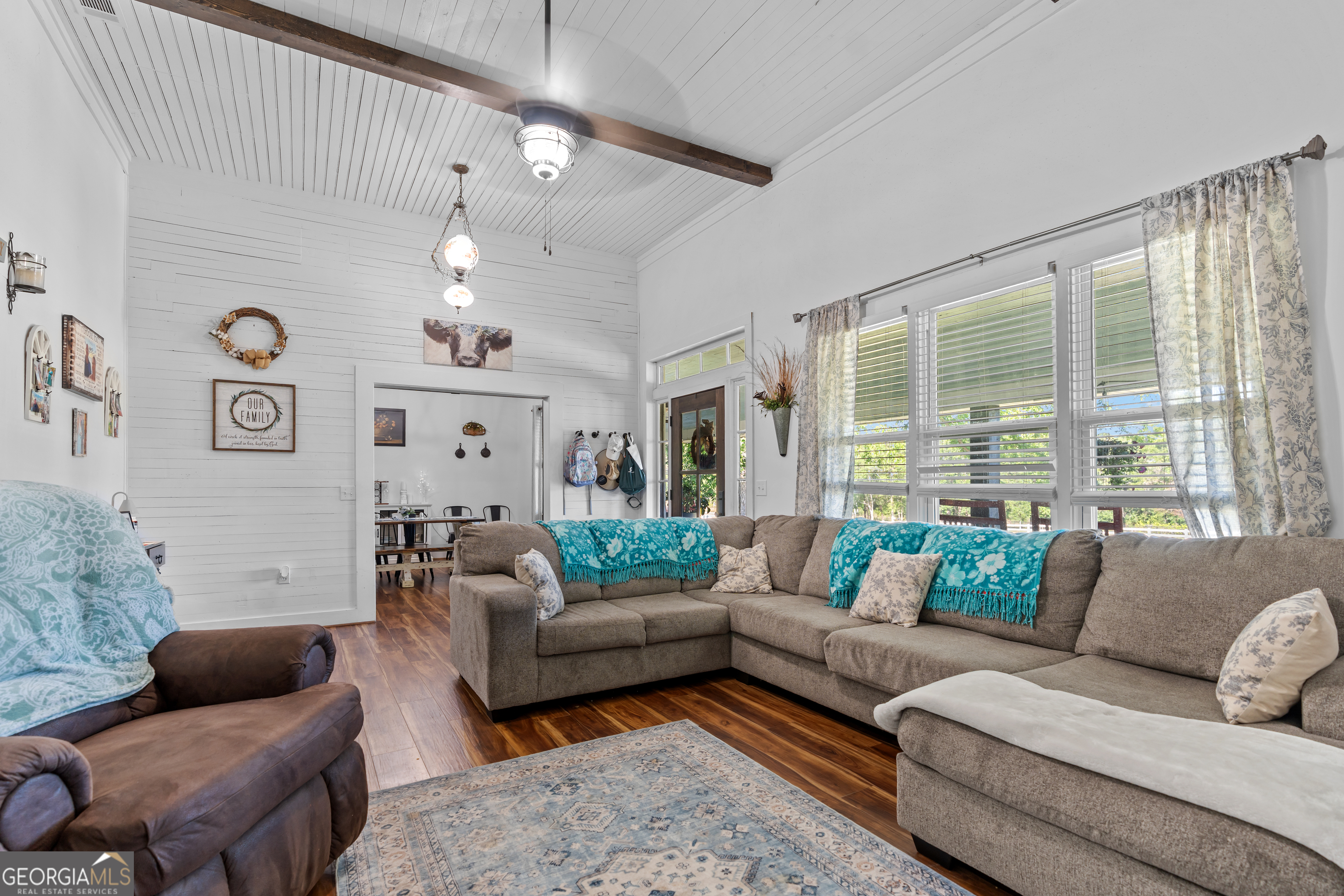 5065 10 Mile Road Baxley, GA 31513 - Photo 8 of 70 a living room with furniture and a large window