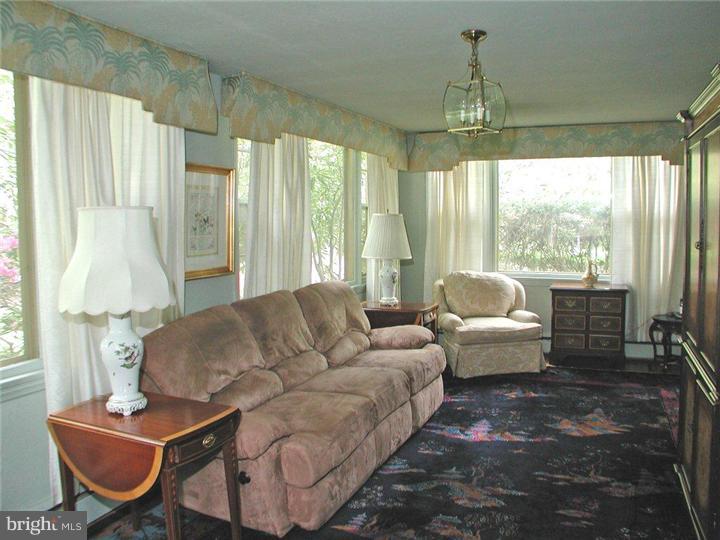 809 Warwick Road Haddonfield, NJ 08033 - Photo 12 of 25 Family Room