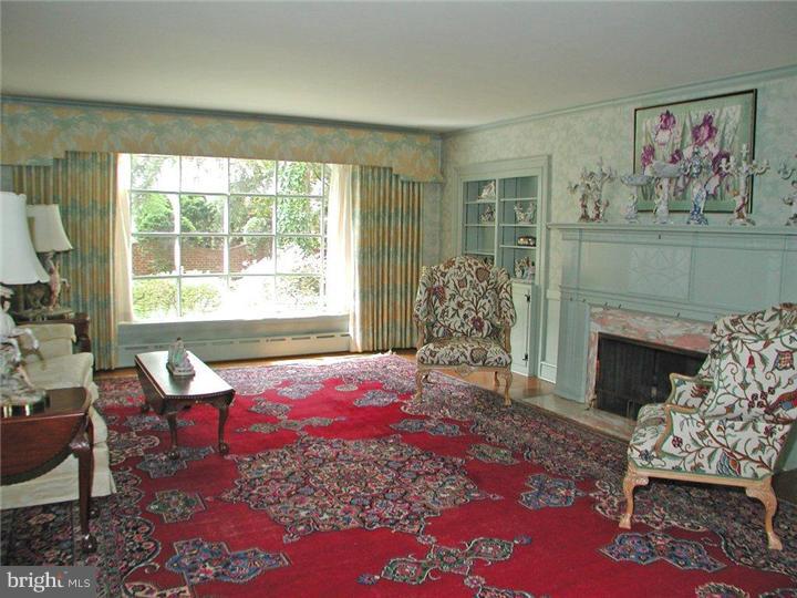 809 Warwick Road Haddonfield, NJ 08033 - Photo 6 of 25 Living Room