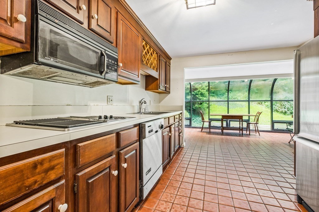 25 Reservoir Road Cohasset, MA 02025 - Photo 8 of 17 Gallery Image 8